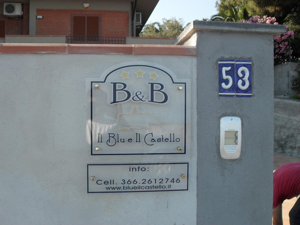 B&B Blu E Il Castello Aci Castello Kültér fotó